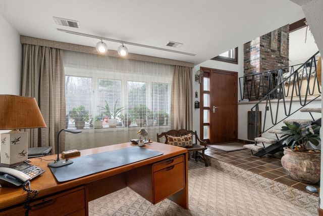 21 Knight Rd, Framingham, MA 01701