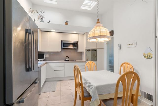 21 Knight Rd, Framingham, MA 01701