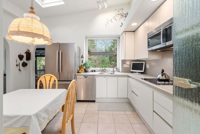 21 Knight Rd, Framingham, MA 01701