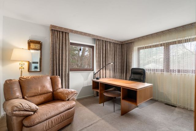 21 Knight Rd, Framingham, MA 01701