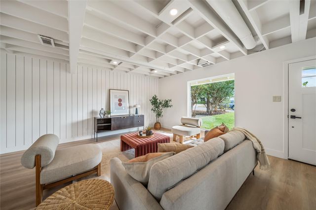 5202 Woodmoor DR, Austin, TX 78721