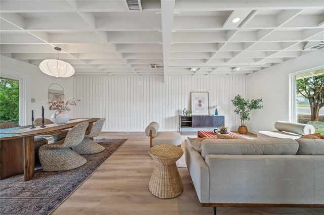 5202 Woodmoor DR, Austin, TX 78721