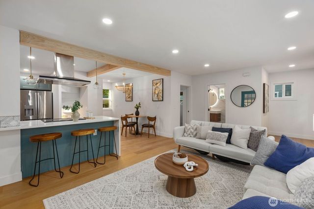 512 NW 44th Street, Seattle, WA 98107