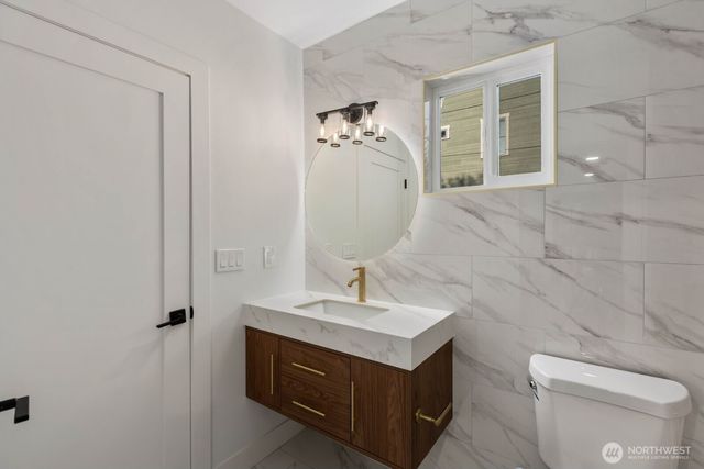 512 NW 44th Street, Seattle, WA 98107
