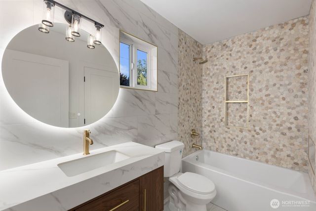512 NW 44th Street, Seattle, WA 98107