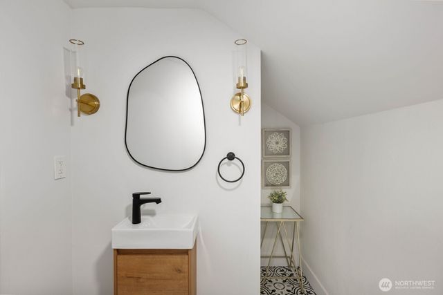 512 NW 44th Street, Seattle, WA 98107