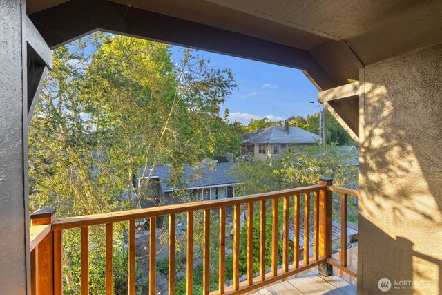 512 NW 44th Street, Seattle, WA 98107