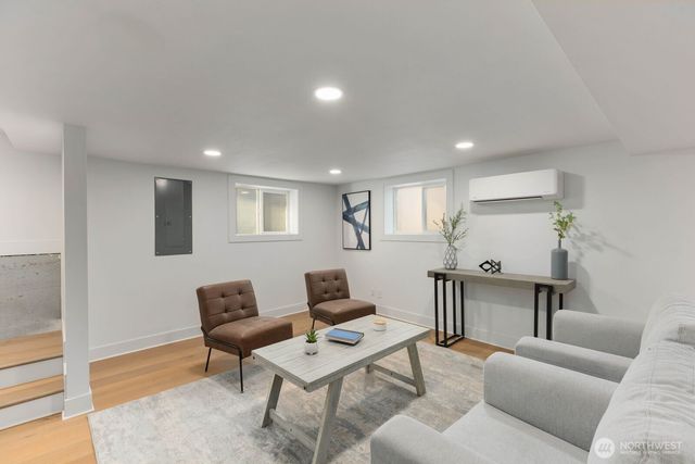 512 NW 44th Street, Seattle, WA 98107