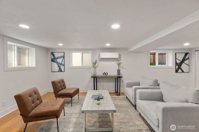 512 NW 44th Street, Seattle, WA 98107