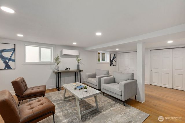 512 NW 44th Street, Seattle, WA 98107