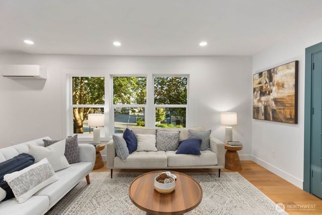 512 NW 44th Street, Seattle, WA 98107
