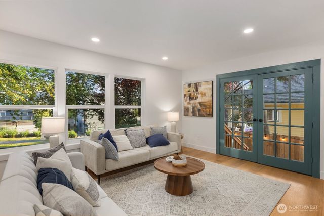 512 NW 44th Street, Seattle, WA 98107