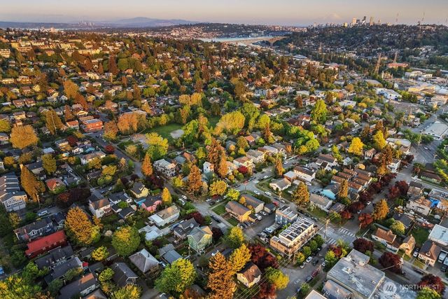 512 NW 44th Street, Seattle, WA 98107