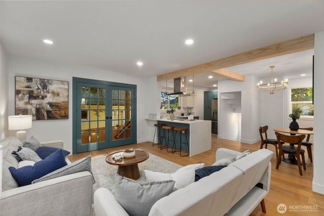 512 NW 44th Street, Seattle, WA 98107