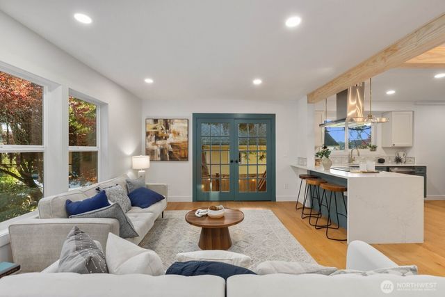 512 NW 44th Street, Seattle, WA 98107