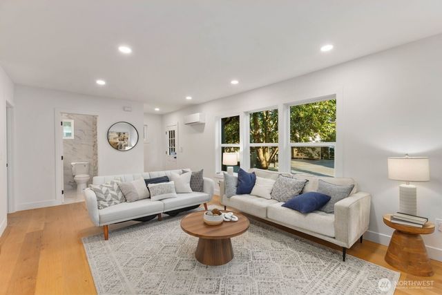 512 NW 44th Street, Seattle, WA 98107