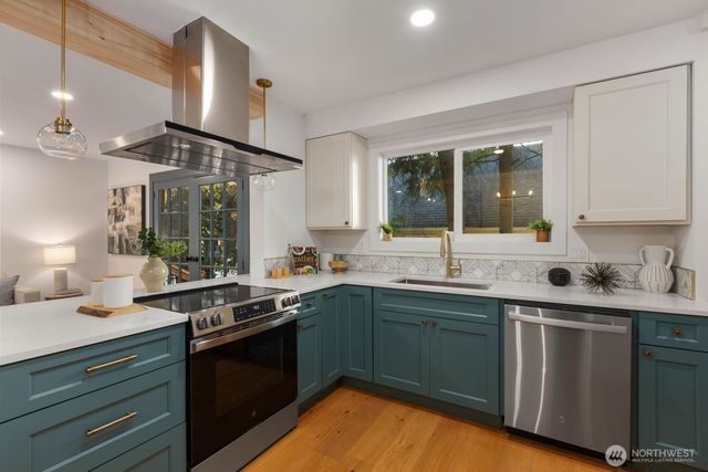 512 NW 44th Street, Seattle, WA 98107