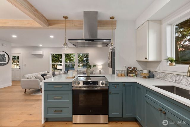 512 NW 44th Street, Seattle, WA 98107