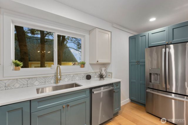 512 NW 44th Street, Seattle, WA 98107