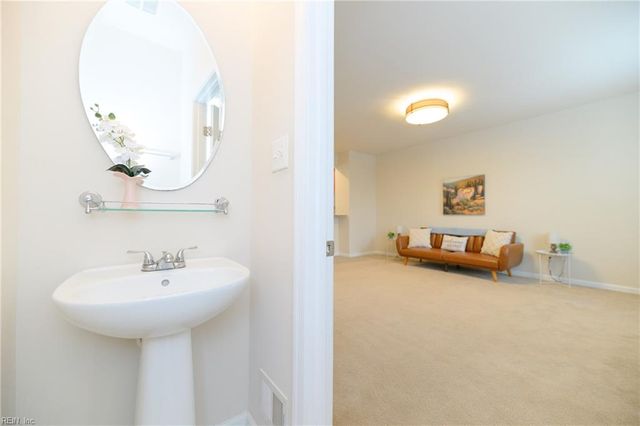 4004 Luminary DR, Williamsburg, VA 23188