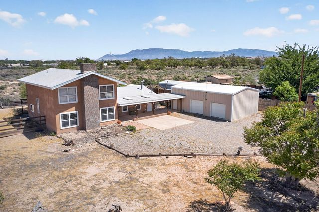 257 Sunnyslope Street SW, Albuquerque, NM 87105