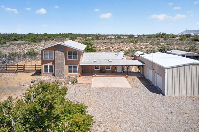257 Sunnyslope Street SW, Albuquerque, NM 87105