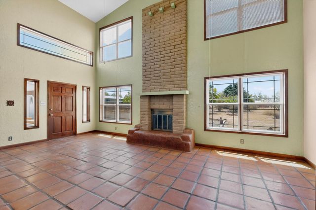 257 Sunnyslope Street SW, Albuquerque, NM 87105