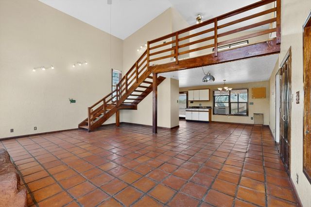 257 Sunnyslope Street SW, Albuquerque, NM 87105
