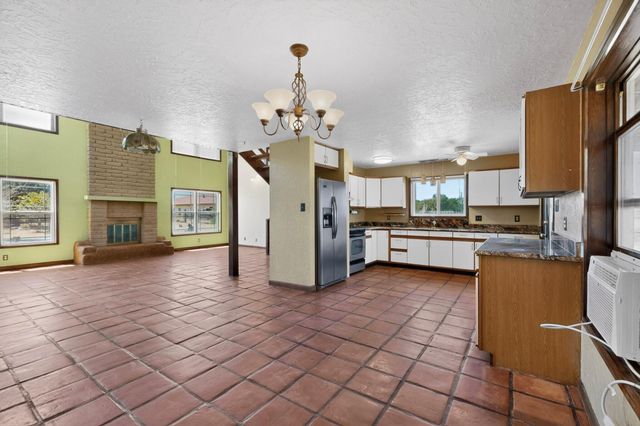257 Sunnyslope Street SW, Albuquerque, NM 87105