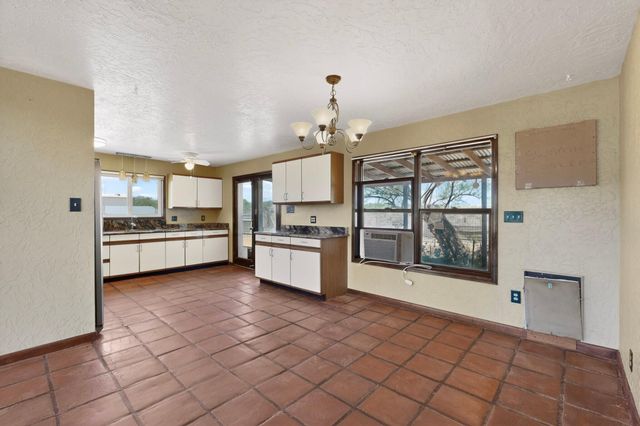 257 Sunnyslope Street SW, Albuquerque, NM 87105