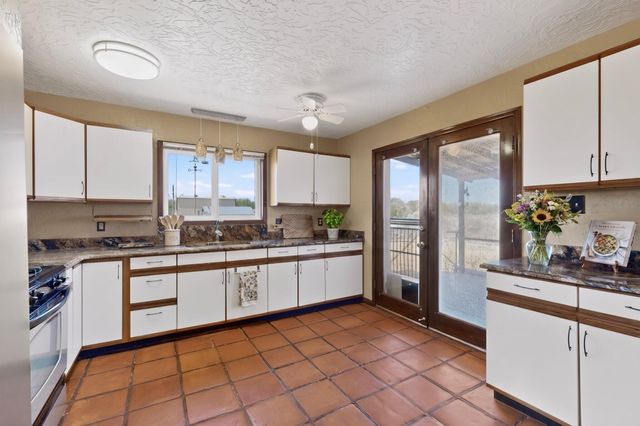 257 Sunnyslope Street SW, Albuquerque, NM 87105