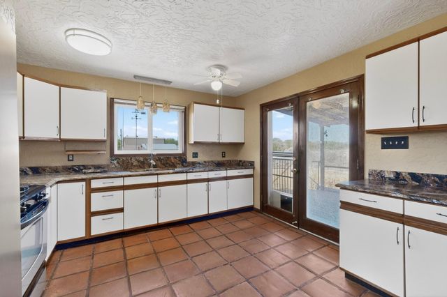 257 Sunnyslope Street SW, Albuquerque, NM 87105