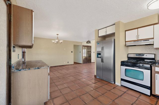 257 Sunnyslope Street SW, Albuquerque, NM 87105