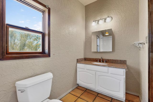 257 Sunnyslope Street SW, Albuquerque, NM 87105