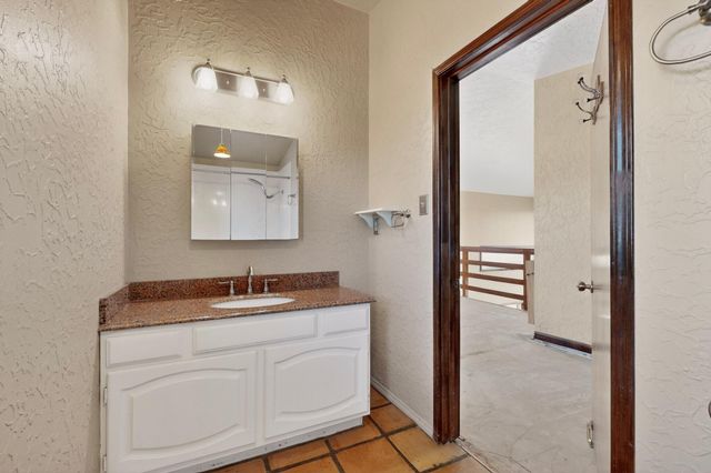 257 Sunnyslope Street SW, Albuquerque, NM 87105