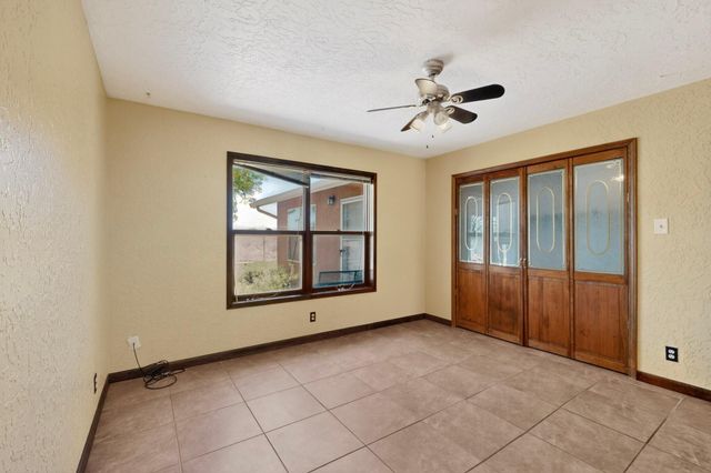 257 Sunnyslope Street SW, Albuquerque, NM 87105