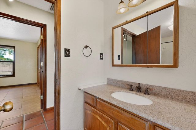 257 Sunnyslope Street SW, Albuquerque, NM 87105
