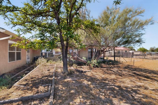 257 Sunnyslope Street SW, Albuquerque, NM 87105