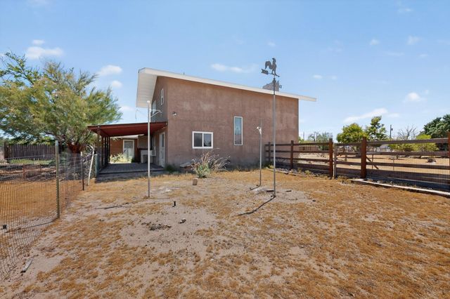 257 Sunnyslope Street SW, Albuquerque, NM 87105