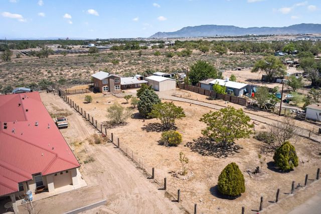 257 Sunnyslope Street SW, Albuquerque, NM 87105