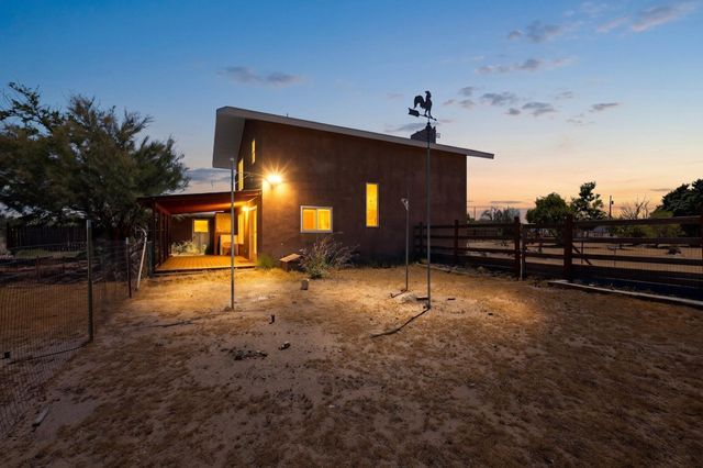 257 Sunnyslope Street SW, Albuquerque, NM 87105