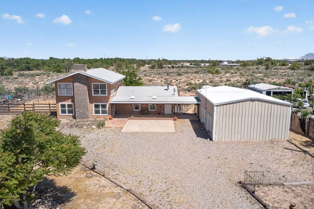 257 Sunnyslope Street SW, Albuquerque, NM 87105