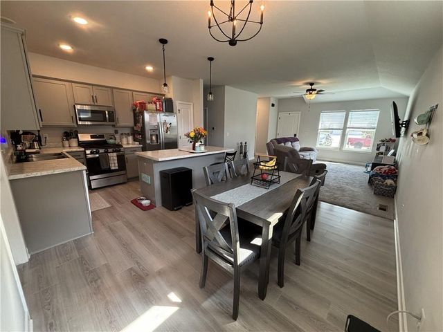 27310 Cedar Grove Drive, Lee's Summit, MO 64086