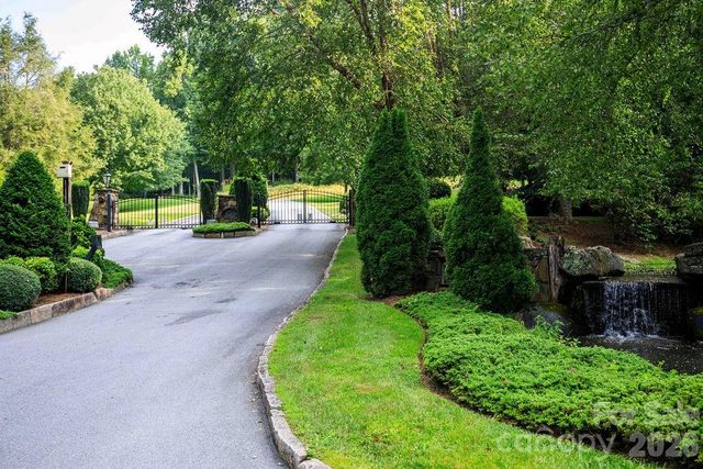 000 Ivywood Lane 13, Laurel Park, NC 28739