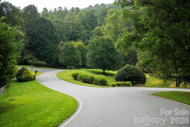 000 Ivywood Lane 13, Laurel Park, NC 28739