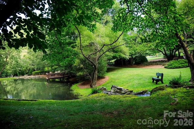 000 Ivywood Lane 13, Laurel Park, NC 28739