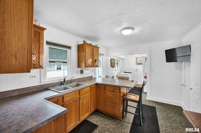739 E LAKE Avenue, Peoria Heights, IL 61616
