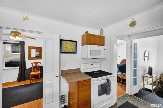 739 E LAKE Avenue, Peoria Heights, IL 61616