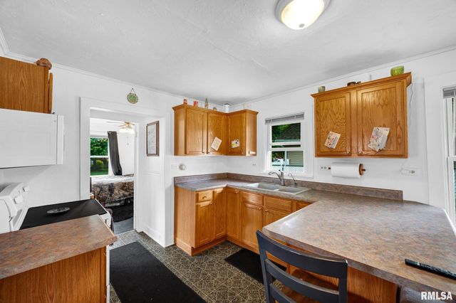 739 E LAKE Avenue, Peoria Heights, IL 61616
