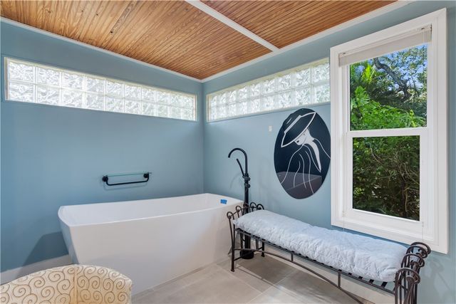 618 Holly Road, Vero Beach, FL 32963